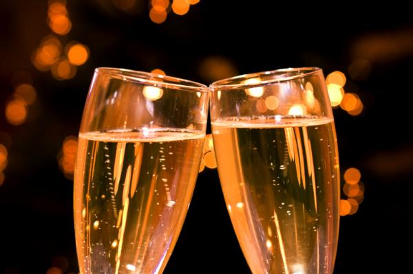 108328-600x399-Champagne_duo